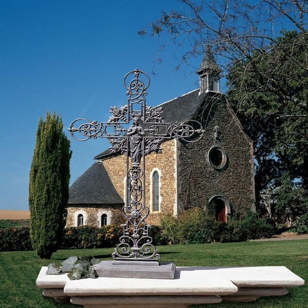 Design Toscano The Veneration: Our Lady of the Roses Iron Cross Statue - SP1056