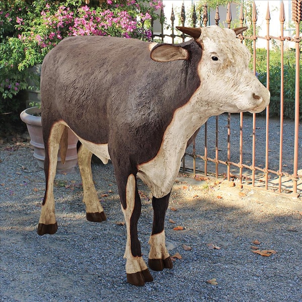 Design Toscano The Grand-Scale Wildlife Animal Collection: Hereford Steer Statue - NE80125