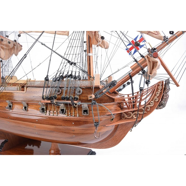 Homeroots HMS Surprise Sculptures 8.25 x 27.5 x 26.75 in. - 366190
