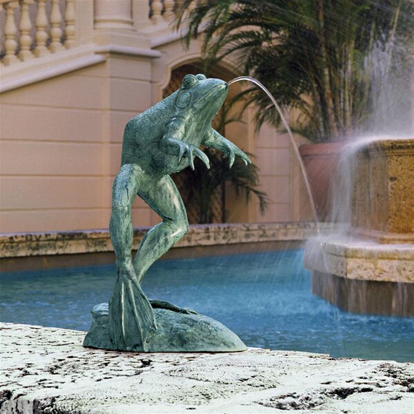 Design Toscano Giant Jumping, Spitting, Leaping Frog Bronze Garden Statue - SU1870