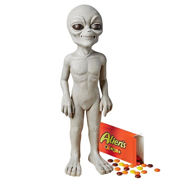 Design Toscano The Out-of-this-World Alien Extra Terrestrial Statue: Small - LY815032