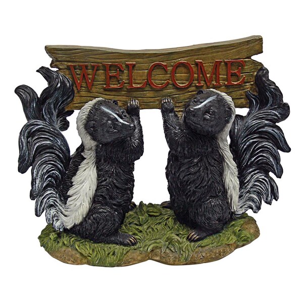 Design Toscano Something is in the Air Skunk Welcome Statue - QL57090