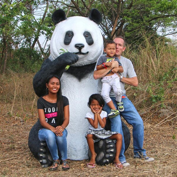 Design Toscano Fantong Oversized Giant Panda Bear Statue with Paw Seat - NE160039