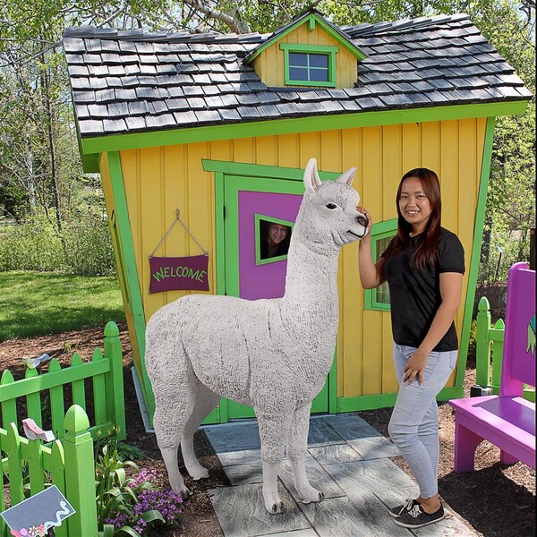 Design Toscano The Alpacalypse of Alpaca Garden Statues: Giant - NE80074