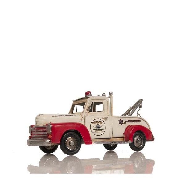 Homeroots Chevrolet Tow Truck Sculpture - 401180