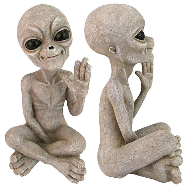 Design Toscano Greetings Earthlings UFO Alien Statue: Set of 2 - LY9612303