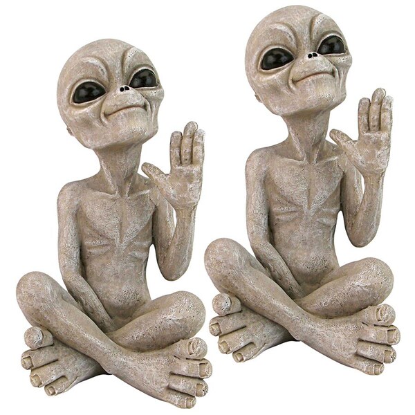 Design Toscano Greetings Earthlings UFO Alien Statue: Set of 2 - LY9612303