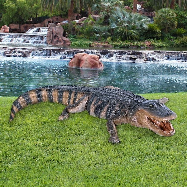 Design Toscano Stalking Swamp Predator: Alligator Garden Statue - NE80142