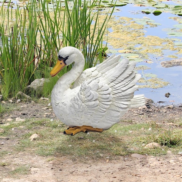 Design Toscano The Swan of the Lake Garden Statue - QM135371
