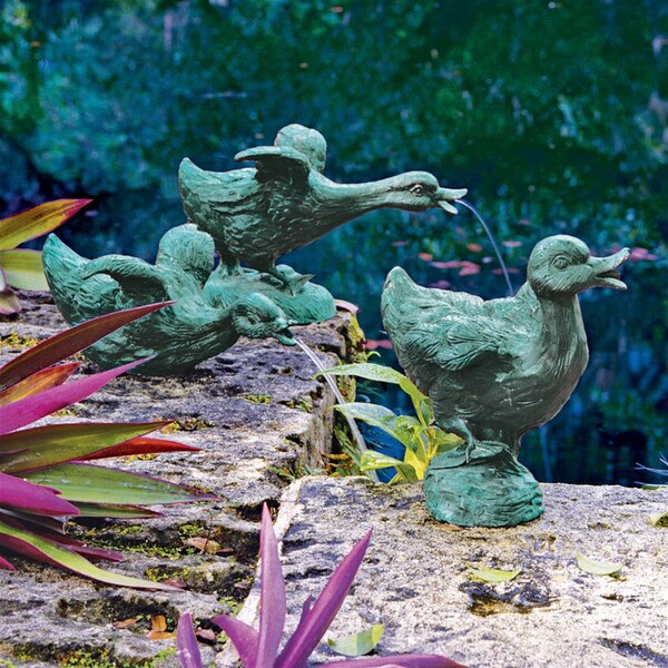 Design Toscano Lindell Pond Bronze Ducks Spitting Garden Statues: Set of 3 - SU90015