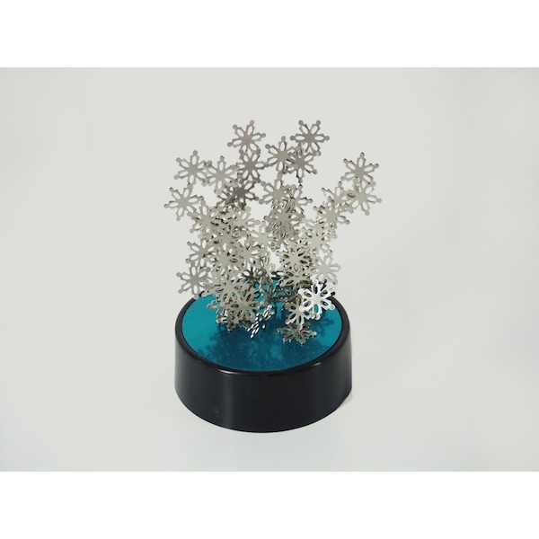 Az Trading & Import Magnetic Desktop Sculpture Snowflakes - TG106
