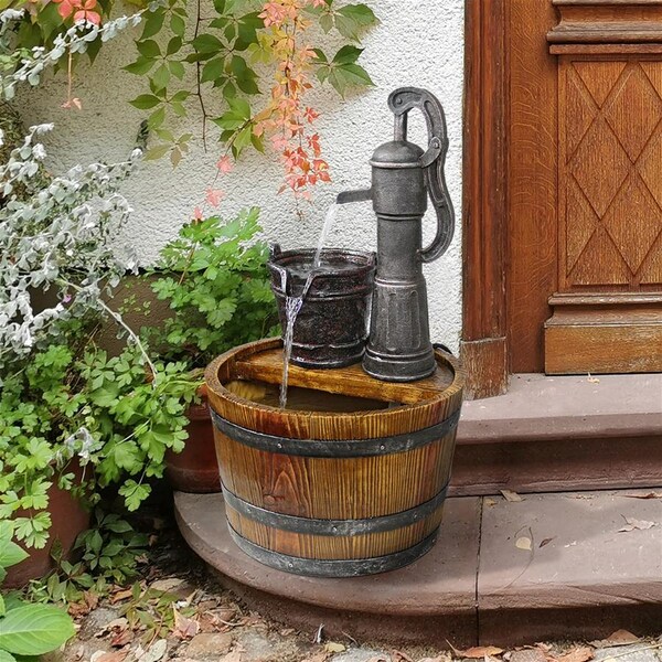 Design Toscano Cistern Well Pump Barrel Garden Fountain - SS11155