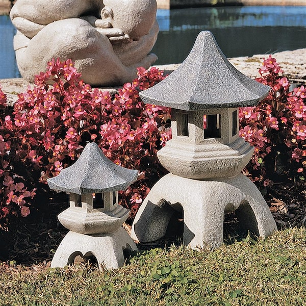 Design Toscano Pagoda Lantern Sculpture: Set of Medium and Large - NG999870
