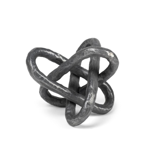 Homeroots Petite Silver Metal Chain Link Sculpture - 392464