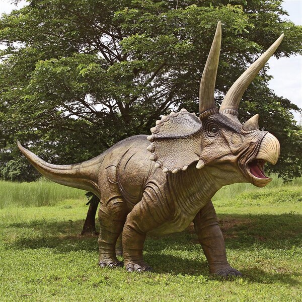 Design Toscano Giant Charging Titan Triceratops Dinosaur Statue - NE140098
