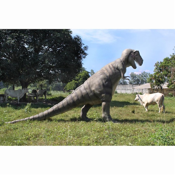 Design Toscano The Jurassic-Sized T-Rex Dinosaur Statue - NE80126