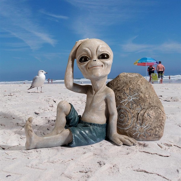 Design Toscano Surfer Dude Out-of-this-World Alien Statue - LY612243