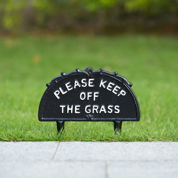 Gardenised Decorative Please Keep Off The Grass Post, Outdoor Warning Ground Cast Iron Stake, Black - QI004531