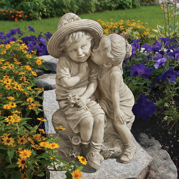 Design Toscano Kissing Kids Boy and Girl Statue - SH38019413