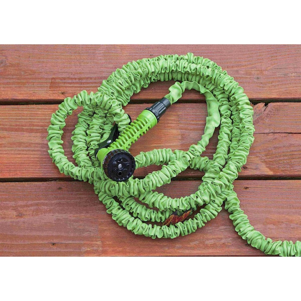 Emsco Group 100ft Expandable Hose with Spray Nozzle, Will Not Kink, Lightweight, Easy to Store - 1535-100-1