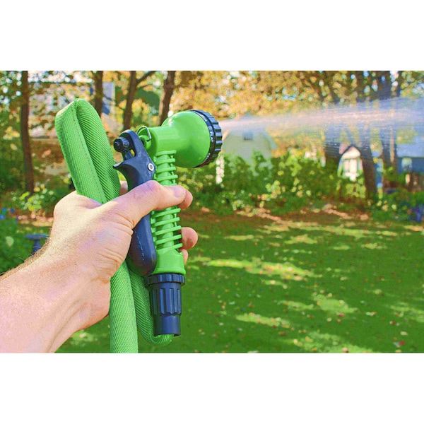 Emsco Group 100ft Expandable Hose with Spray Nozzle, Will Not Kink, Lightweight, Easy to Store - 1535-100-1