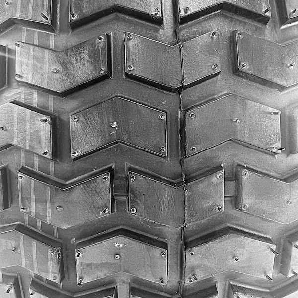 Rubbermaster - Steel Master Rubbermaster 18x8.50-8 4 Ply Turf Tire and 4 on 4 Stamped Wheel Assembly - 599002