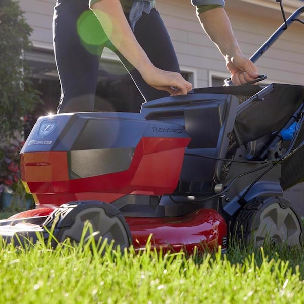 Toro Toro Recycler 21 in. 60 V Battery Self-Propelled Lawn Mower Kit (Battery & Charger) - 21326