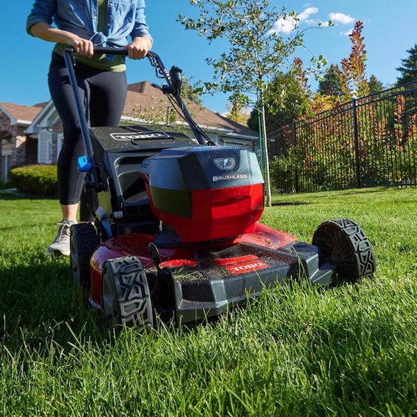 Toro Toro Recycler 21 in. 60 V Battery Self-Propelled Lawn Mower Kit (Battery & Charger) - 21326