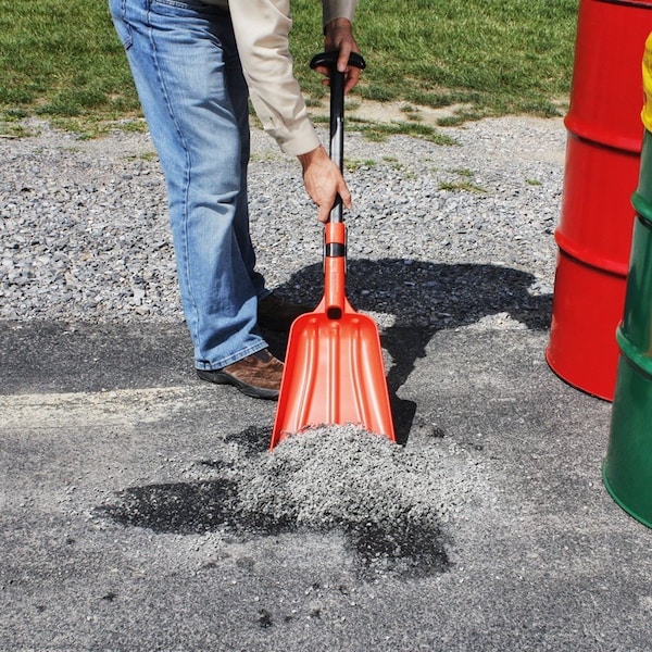 Remco 24" L x 10" W Non-Sparking Telescoping Response Shovel, Orange - TLS1000-OR