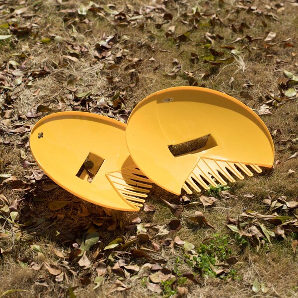 Gardenised Decorative Pair of Leaf Scoops, Hand Rakes for Lawn and Garden Cleanup, Yellow - QI003286.YL