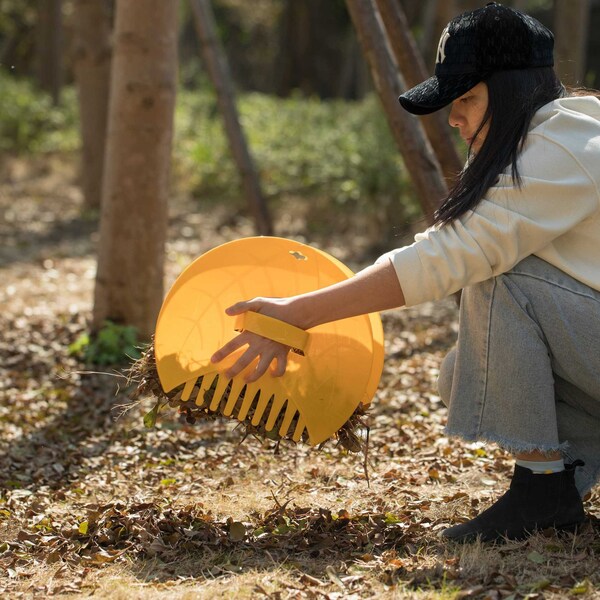 Gardenised Decorative Pair of Leaf Scoops, Hand Rakes for Lawn and Garden Cleanup, Yellow - QI003286.YL