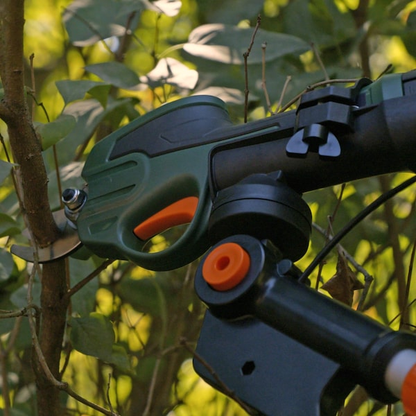 Scotts 7.2-Volt Lithium-Ion Cordless Rechargeable Power Pruner with Extension Pole - PR17216PS