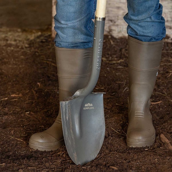 Gemplers Round Point Shovel with Extended Socket, Wood Handle - RPS006G