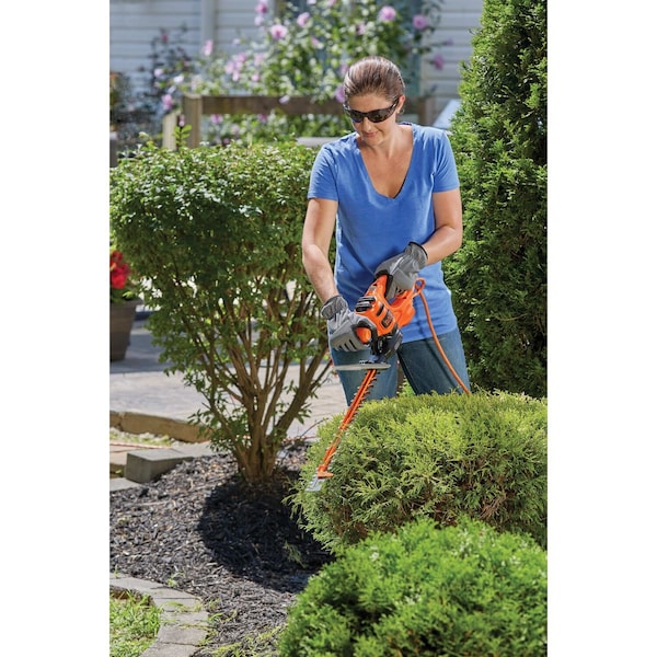 Black & Decker 16 in. SAWBLADE(TM) Electric Hedge Trimmer - BEHTS125