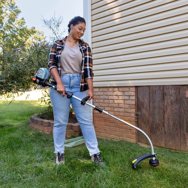 Senix 17 in 26.5 cc 4-Cycle Gas Powered String Trimmer, Curved Shaft, Front D-Handle, Dual .095 Line - GTC4QL-L