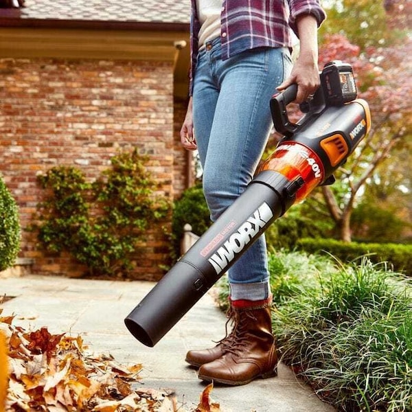 Worx 40V Power Share 13 in. Cordless String Trimmer and Turbine Leaf Blower Combo Kit - WG927