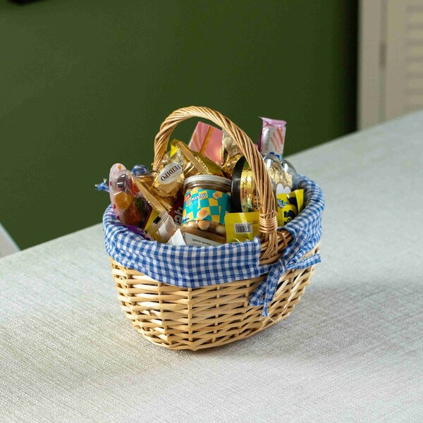 Wickerwise Picnic Basket with Handle and Washable Plaid Liner - Ideal for Outdoor Adventures,  - QI004718.S