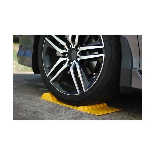 Camco ACCUPARK PARKING MAT, YELLOW, SHRINK-WRAPPED W/UPC - 42891