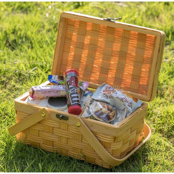 Vintiquewise Small Woodchip Picnic Basket with Cover and Folding Handles - QI003505.S