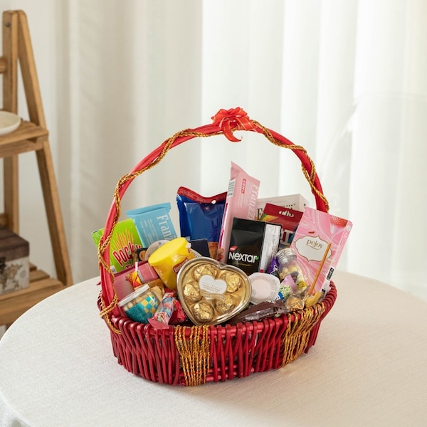 Wickerwise Hand Woven Basket, Wicker Basket - Perfect Storage Basket, Garden Party Decoration or Picnic - QI004725