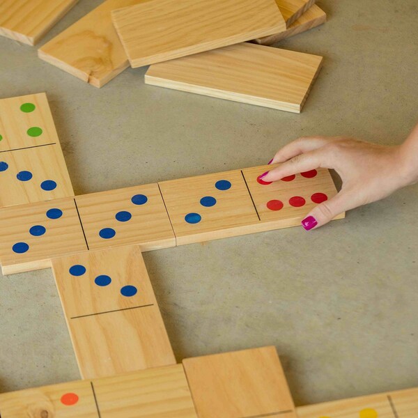 Triumph Wood Lawn 28-Piece Domino Set - 35-7331-3