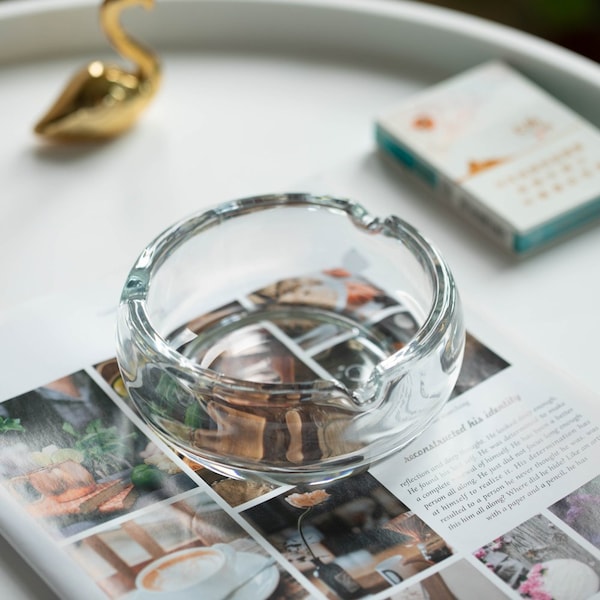 Basicwise Elegant Glass Round Portable and Modern Ashtray - Perfect for Smokers and as a Decorative - QI004716