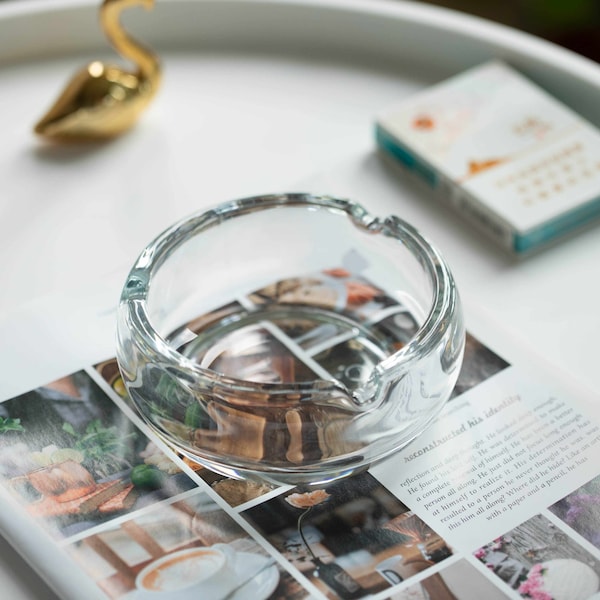 Basicwise Elegant Glass Round Portable and Modern Ashtray - Perfect for Smokers and as a Decorative - QI004716
