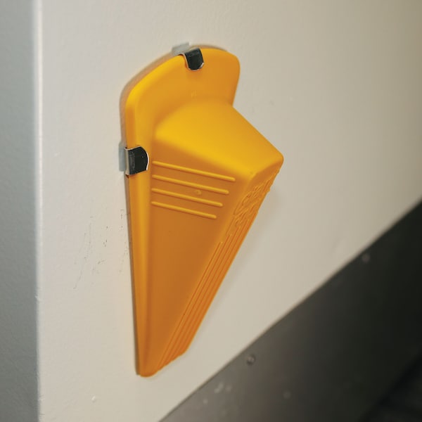 Master Mfg Yellow Magnetic Giant Foot Door St, PK12 - 978CS