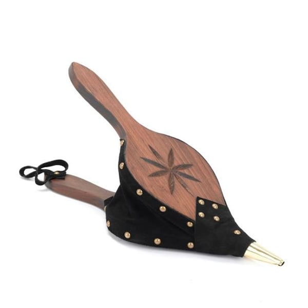 Johnny Beard JOHNNY BEARD COMPANY 68020 Rosette Oil Finished Pine Bellows; Leather Trim; 7.5 in. x 21 in. - 68020