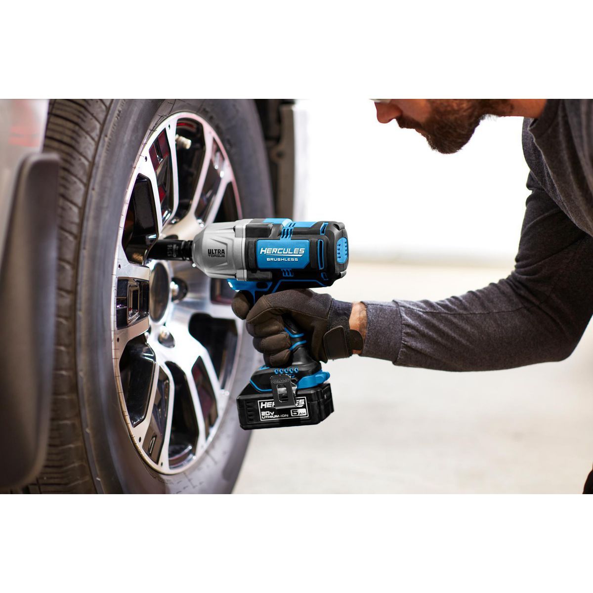 Llave de impacto sin escobillas Hercules 20V inalámbrica de 1/2 pulgada con ultra torque y kit de batería de 5 Ah y cargador - 70954