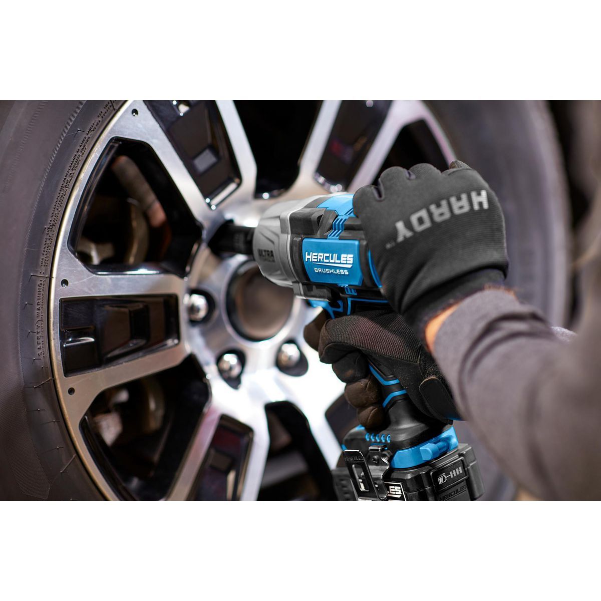 Llave de impacto sin escobillas Hercules 20V inalámbrica de 1/2 pulgada con ultra torque y kit de batería de 5 Ah y cargador - 70954