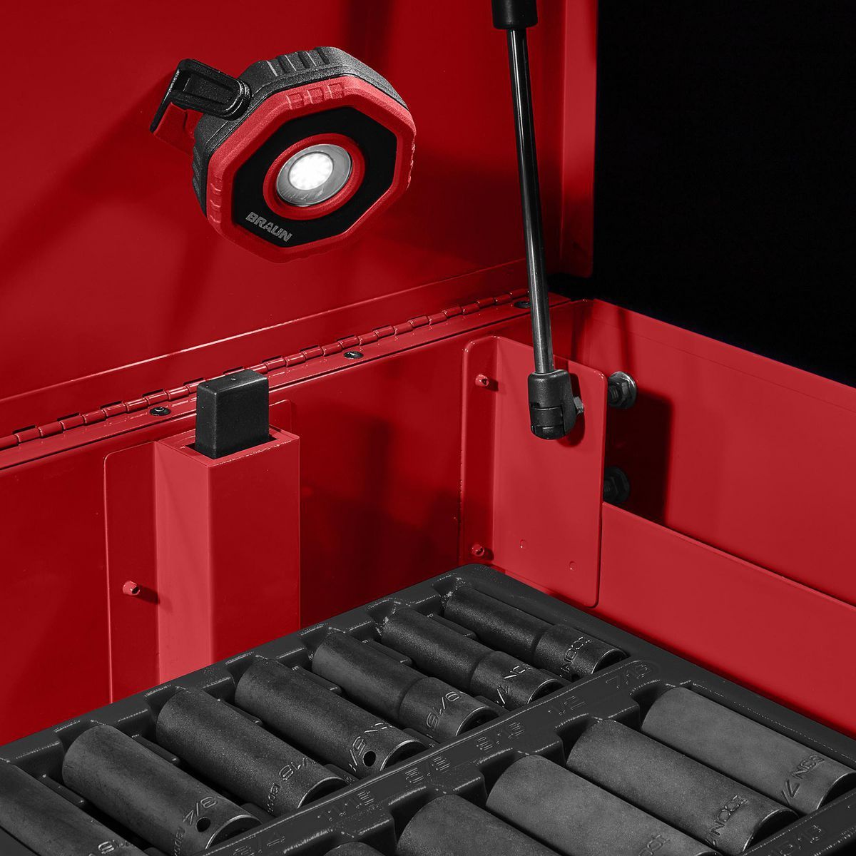 Foco de inundación LED magnético recargable ultra compacto Braun de 750 lúmenes, Rojo - 59227