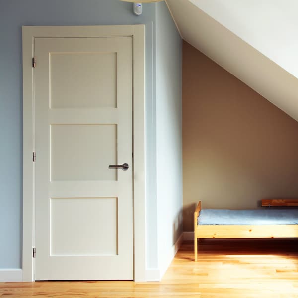 Codel Doors 28" x 96" x 1-3/8" Primed 3-Panel Equal Panel Interior Shaker 4-9/16" LH Prehung Door w/Mtt Blk Hngs - 2480PRI8433LH10B4916