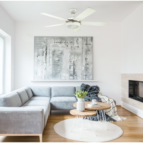 Westinghouse Comet 52" 5-Blade Wht Indoor Ceiling Fan w/Dimmable LED Light Fixture - 7233600